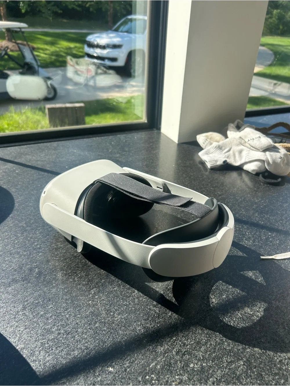 Meta Quest 2 VR - Controllers included - White